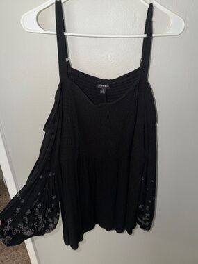 Cold Shoulder Top | TORRID